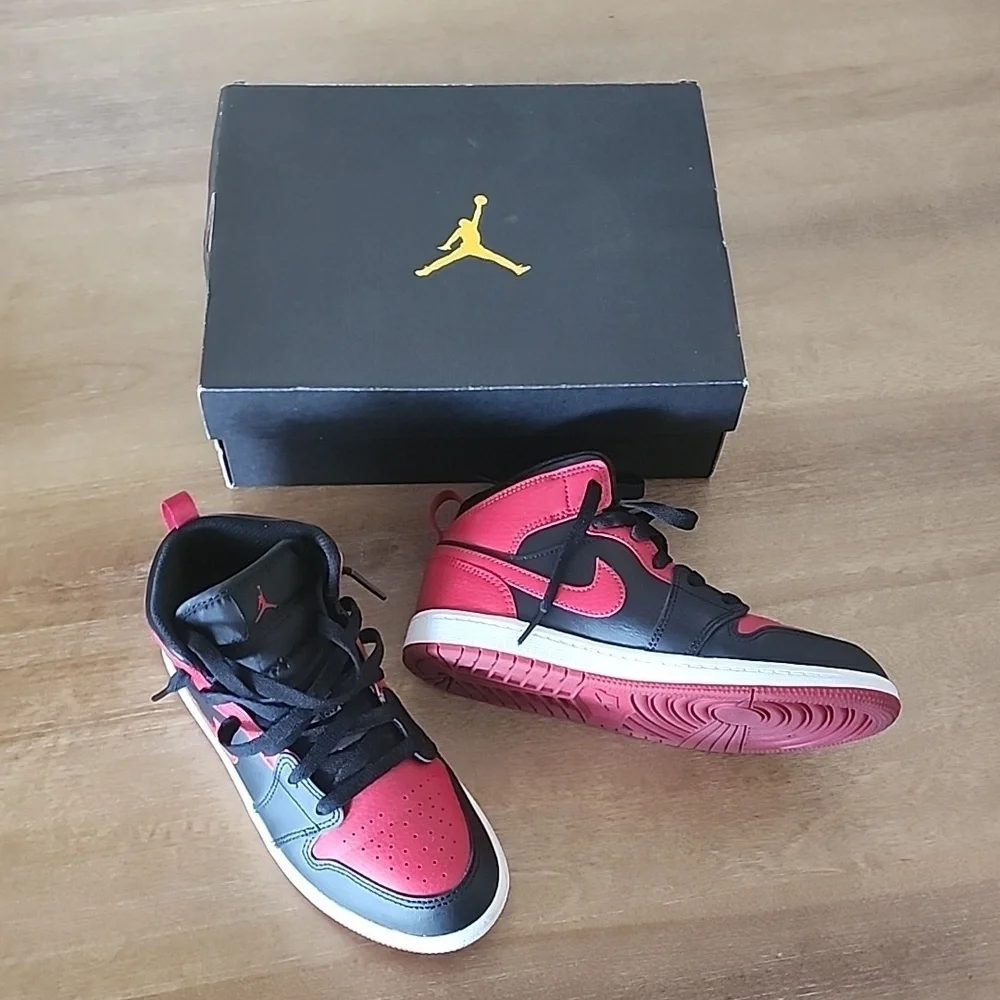 Nike Air Jordan 1 Mid PS Banned Bred 640734-074 Shoes Size Youth